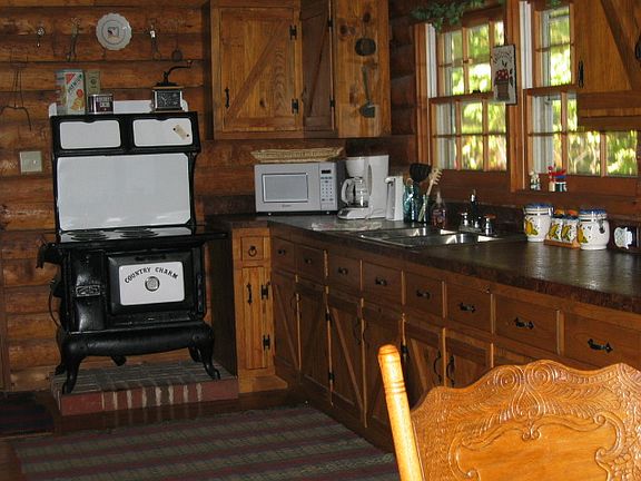 Kitchen w/ Country Charm sto
