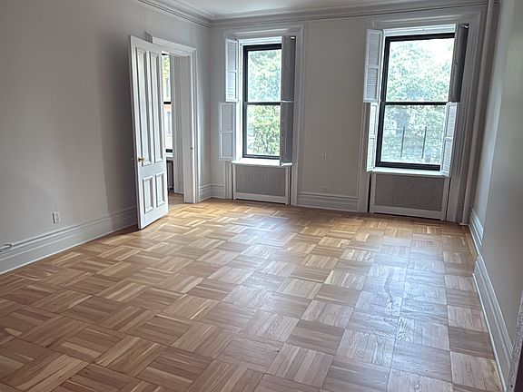 2nd image of 130 E 61st St APT 3A