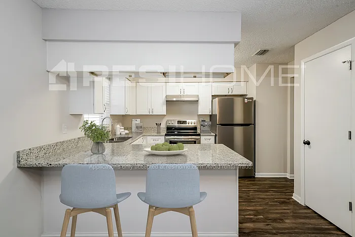 5547 Southgrove Dr — Photo 4