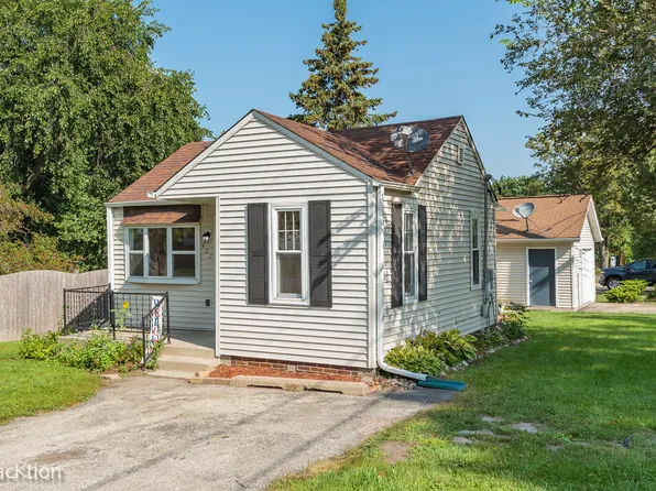 407 E Lake Ave, Round Lake Beach, IL 60073