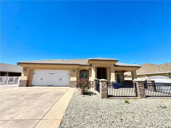 13880 Evergreen Ln, Victorville, CA 92395