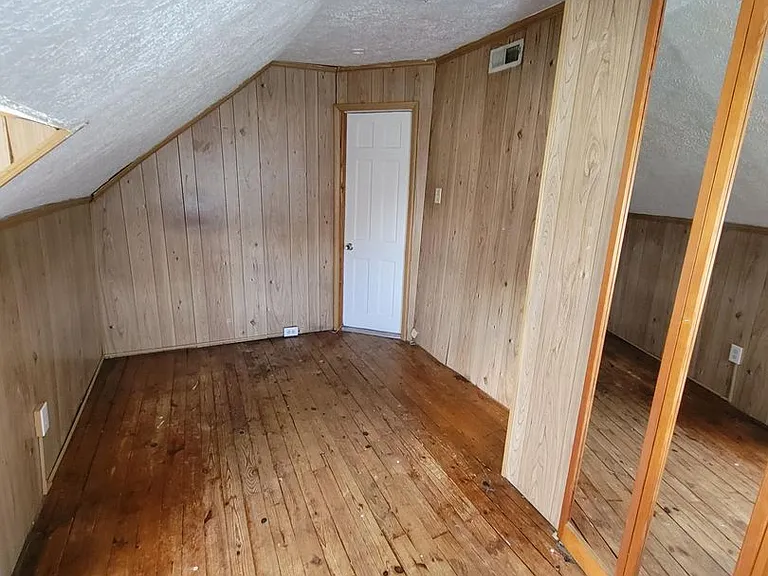 10290 Lewistown Rd — Photo 9
