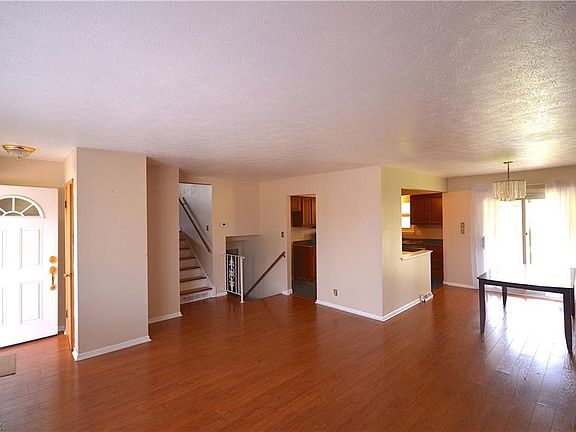 4th image of 6012 White Pine Dr
