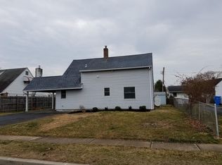 228 Indian Creek Dr, Levittown, PA 19057