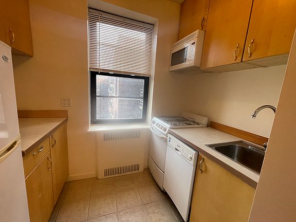 3rd image of 64-74 Saunders St #4