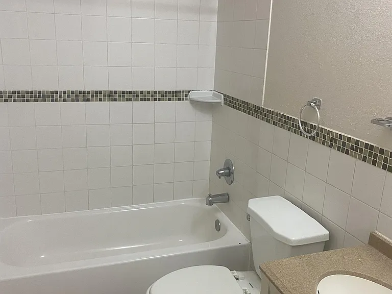 106 E Pearl Ave — Photo 4