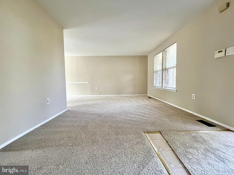 15705 Anamosa Dr — Photo 2