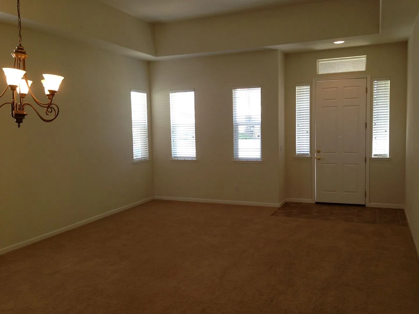 Spacious Single-Story 4 Bed, 2 Bath 2250sqft. Home in Zinfandel Village for Rent. — Photo 3