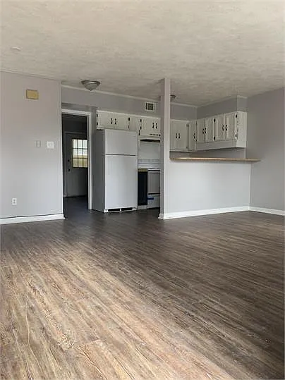 110 West Ave N