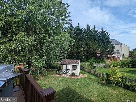 5th image of 140 English Chase Ln