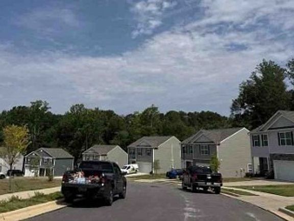 Exterior Neighborhood (street photo)