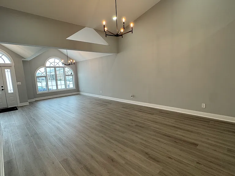 7718 E 108th Ave — Photo 2