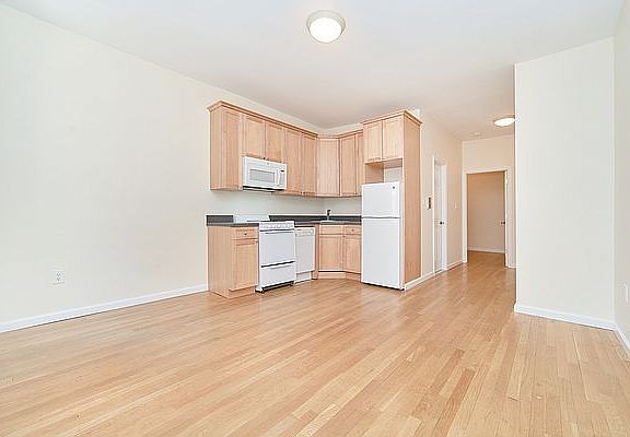 3rd image of 117 E 89th St APT 4E