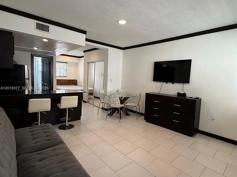 1545 Drexel Ave #422 — Photo 2