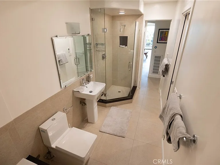 558 Cliff Dr — Photo 11