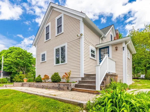38 Davis St, Plymouth, MA 02360