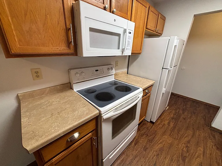 31-35 Hart Dr — Photo 13