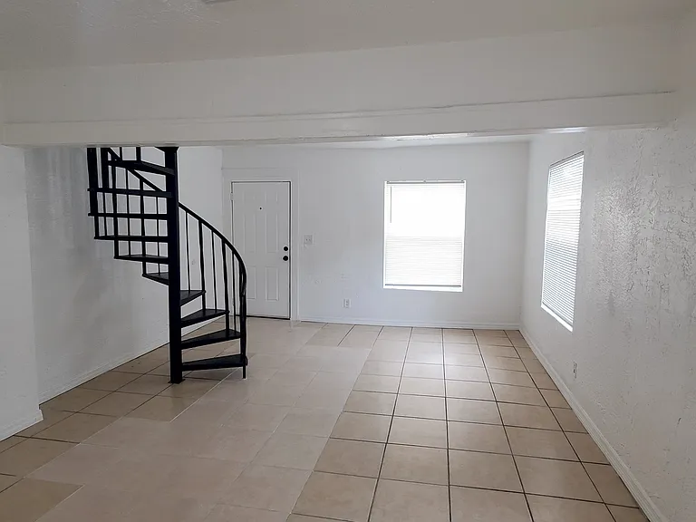 1721 Prescott St S — Photo 2