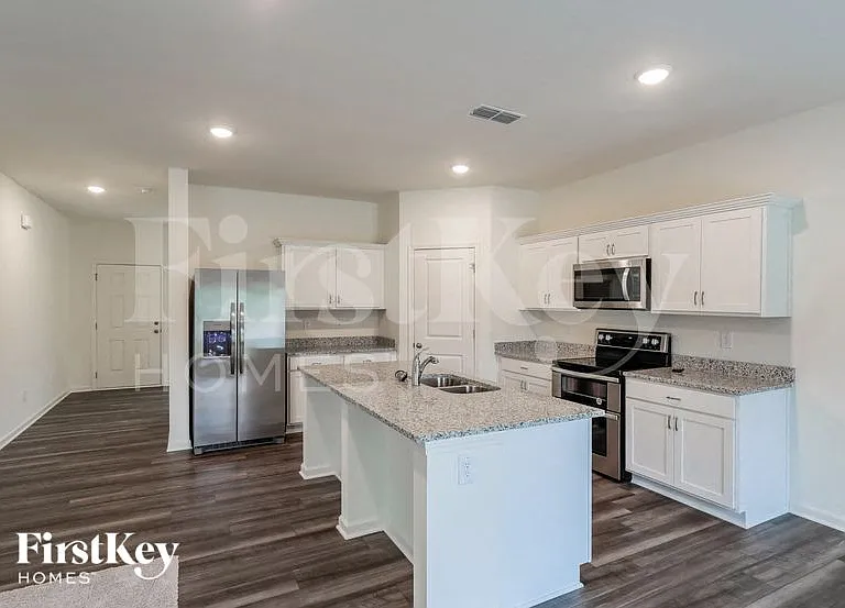 135 Knightsbridge Ln — Photo 5