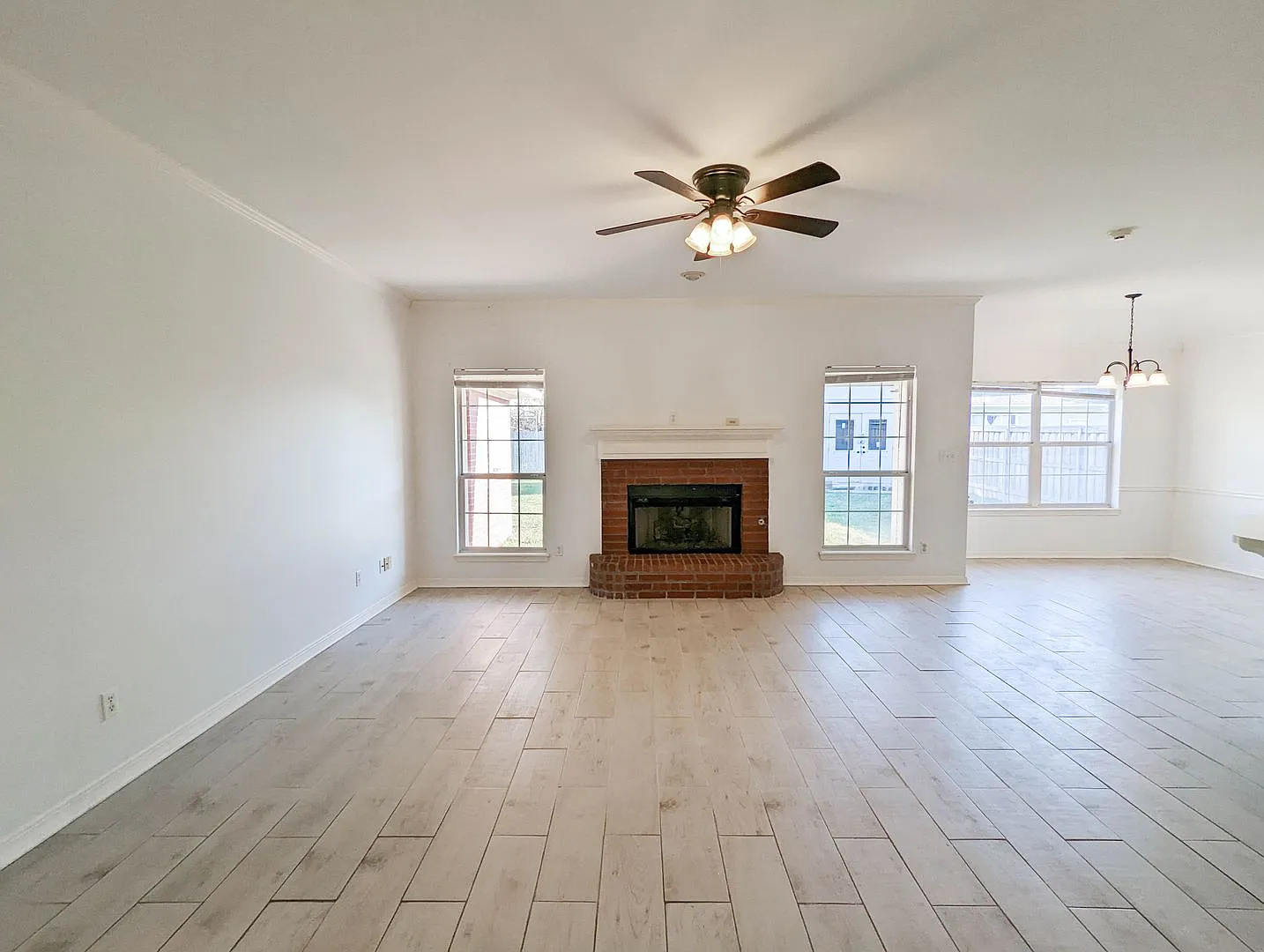 3 bed/ 2 bath home in Golden Meadows — Photo 3