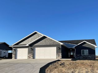 14 Hill Top Ct, Burlington, ND 58722