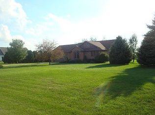 10803 Mockingbird Dr, Peosta, IA 52068