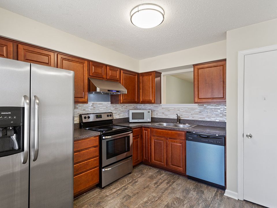 1st image of 3203 Creekside Dr