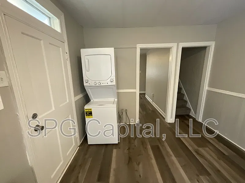 3 bed, 1.0 bath, 1270 sqft, $1,425 — Photo 4