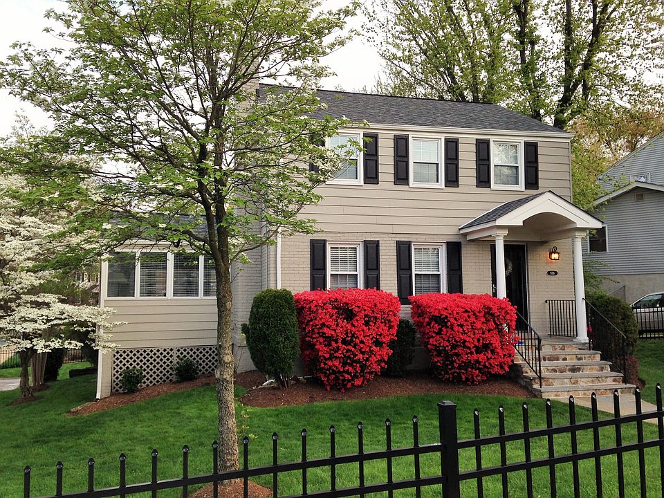 1st image of 989 Patrick Henry Dr