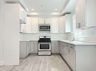 827 E 74th St, Los Angeles, CA 90001