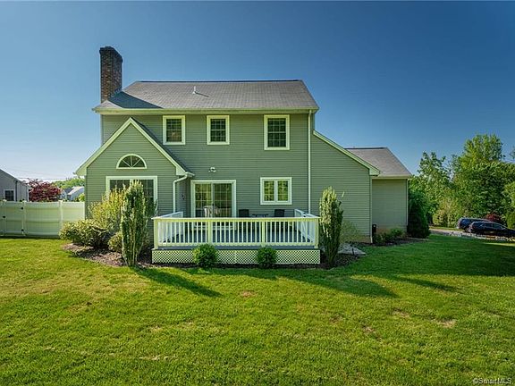 3rd image of 46 Kristin Ln