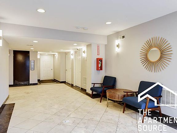 2nd image of 6952 N Greenview Ave #206