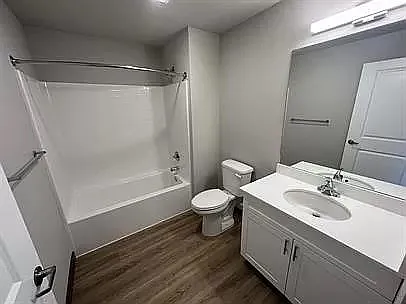 Lake Drive Apartments — Photo 11