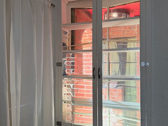 3rd image of 108 W Summit Ave