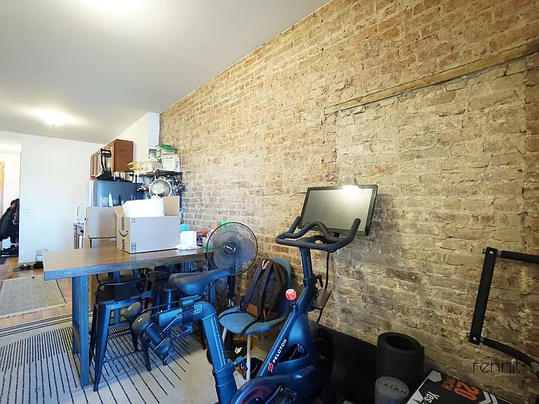 420 Melrose St #4R — Photo 3