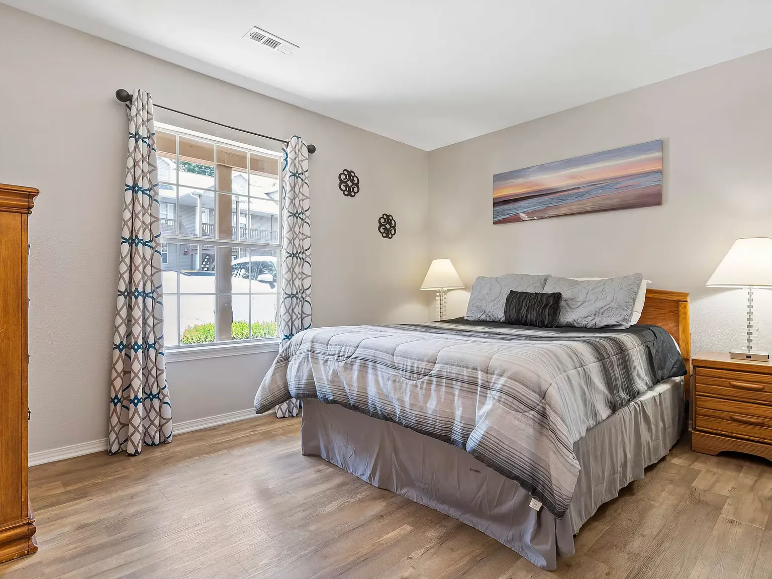 1 bed, 551 sqft, $1,300 — Photo 1