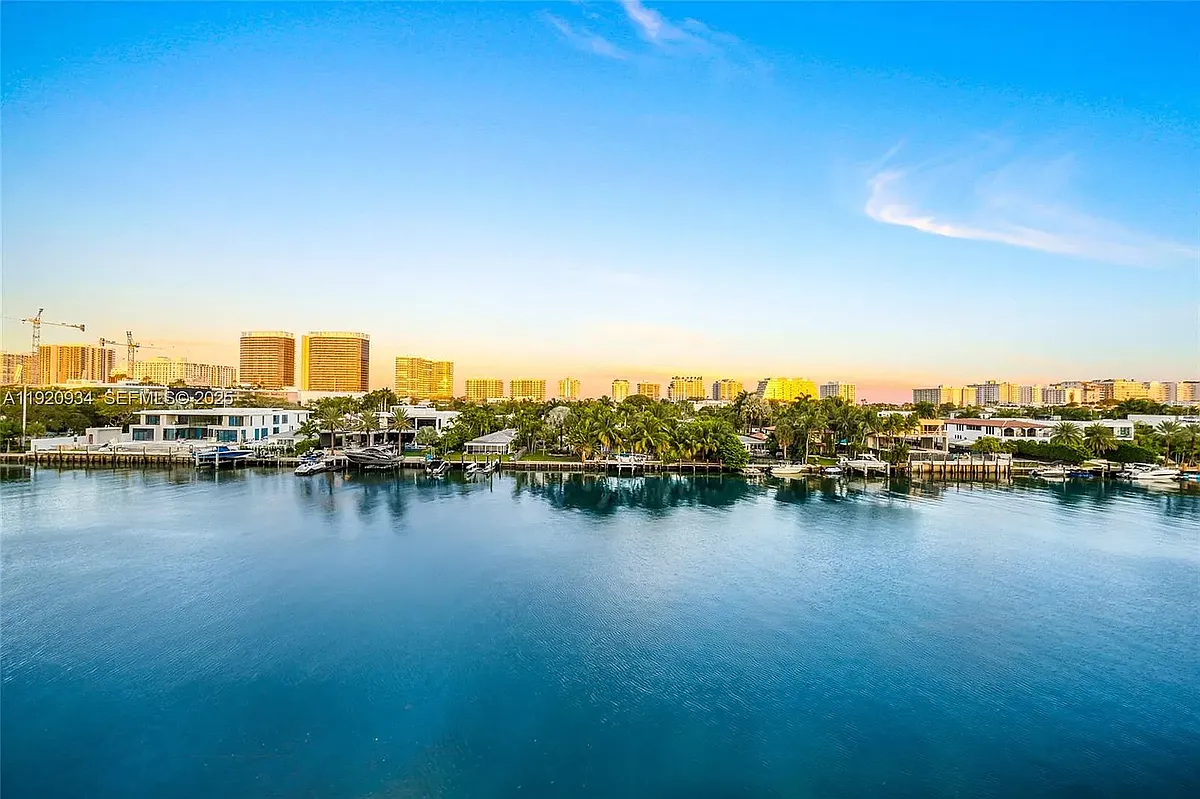 Building Photo - 9381 E Bay Harbor Dr #504N