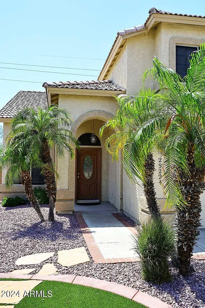 3 bed, 2.5 bath, 2035 sqft, $2,500 — Photo 3