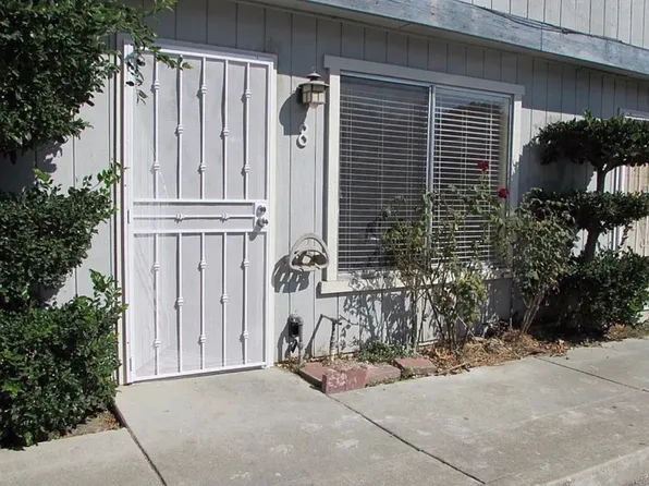 805 South St APT 8, Hollister, CA 95023