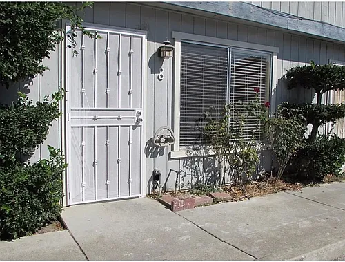 805 South St Photo 1