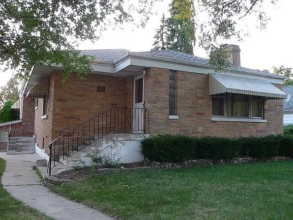 522 Ledochowski St photo 1