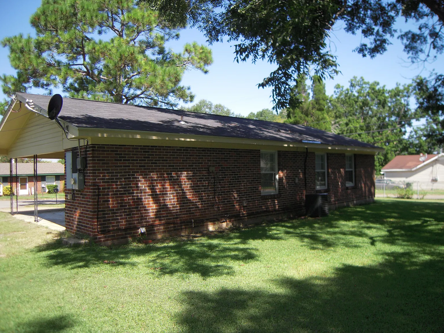 3 bed, 1061 sqft, $995 — Photo 3