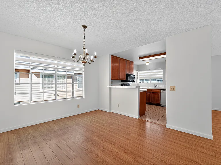 2800 Plaza Del Amo — Photo 3