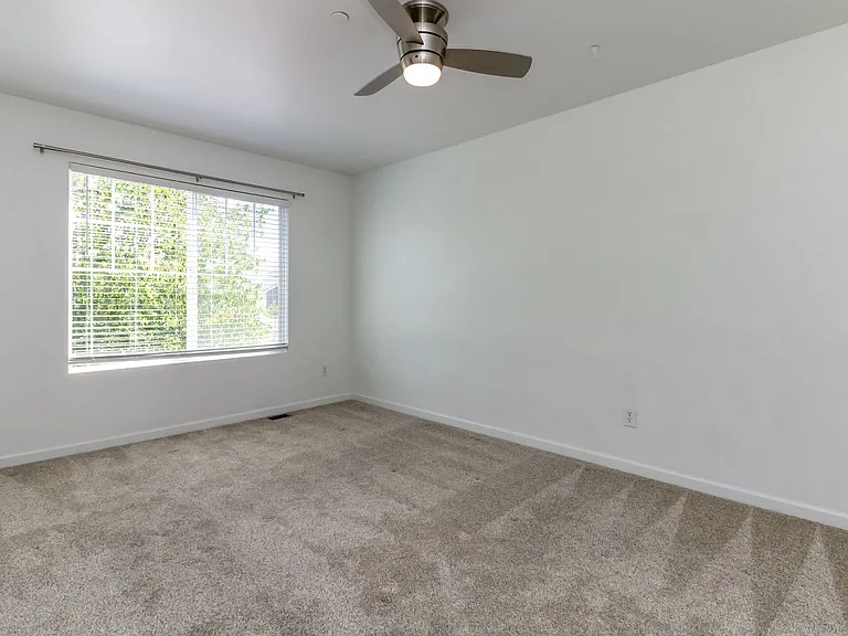 1661 Jensen Ave — Photo 27