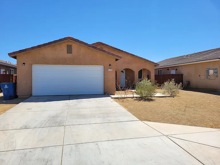 2728 Brighton St — Photo 2