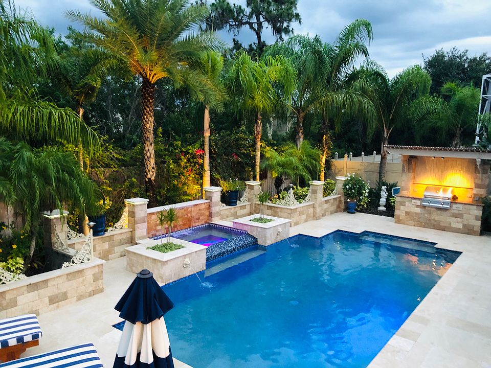 swimming pool/hot tub/grill 