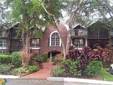 1st image of 3670 Inverrary Dr APT 3B