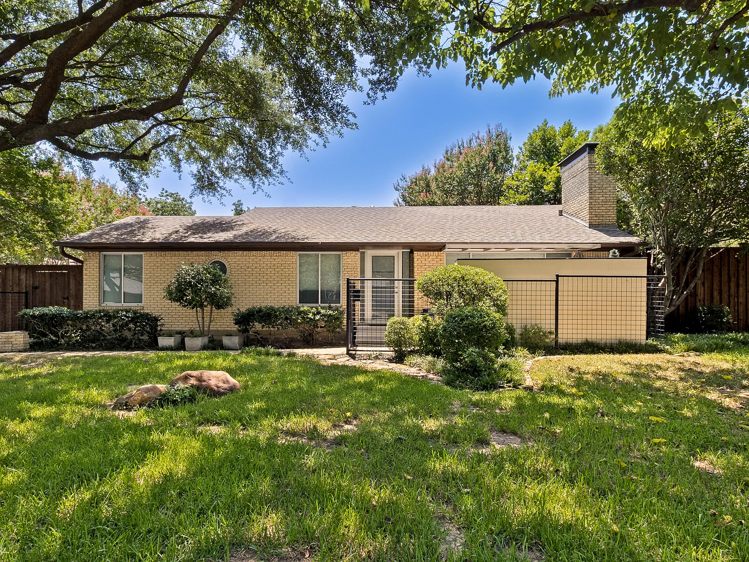 3 bed, 1983 sqft, $4,650 — Photo 1