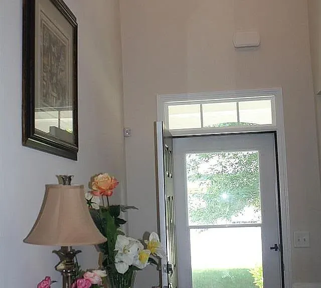210 Oswego Ct — Photo 3