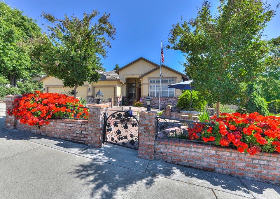 1st image of 8383 Oakwood Hills Cir